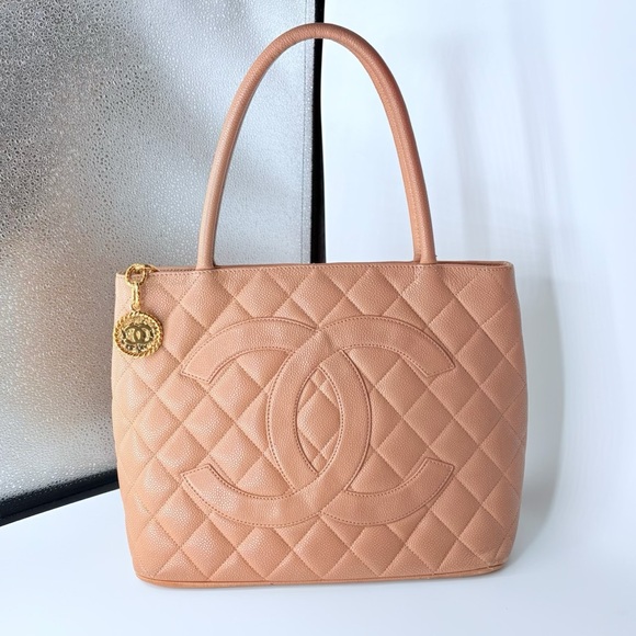 CHANEL Matelasse Medallion Cocomark Tote Bag Beige Caviar Skin - Picture 1 of 16